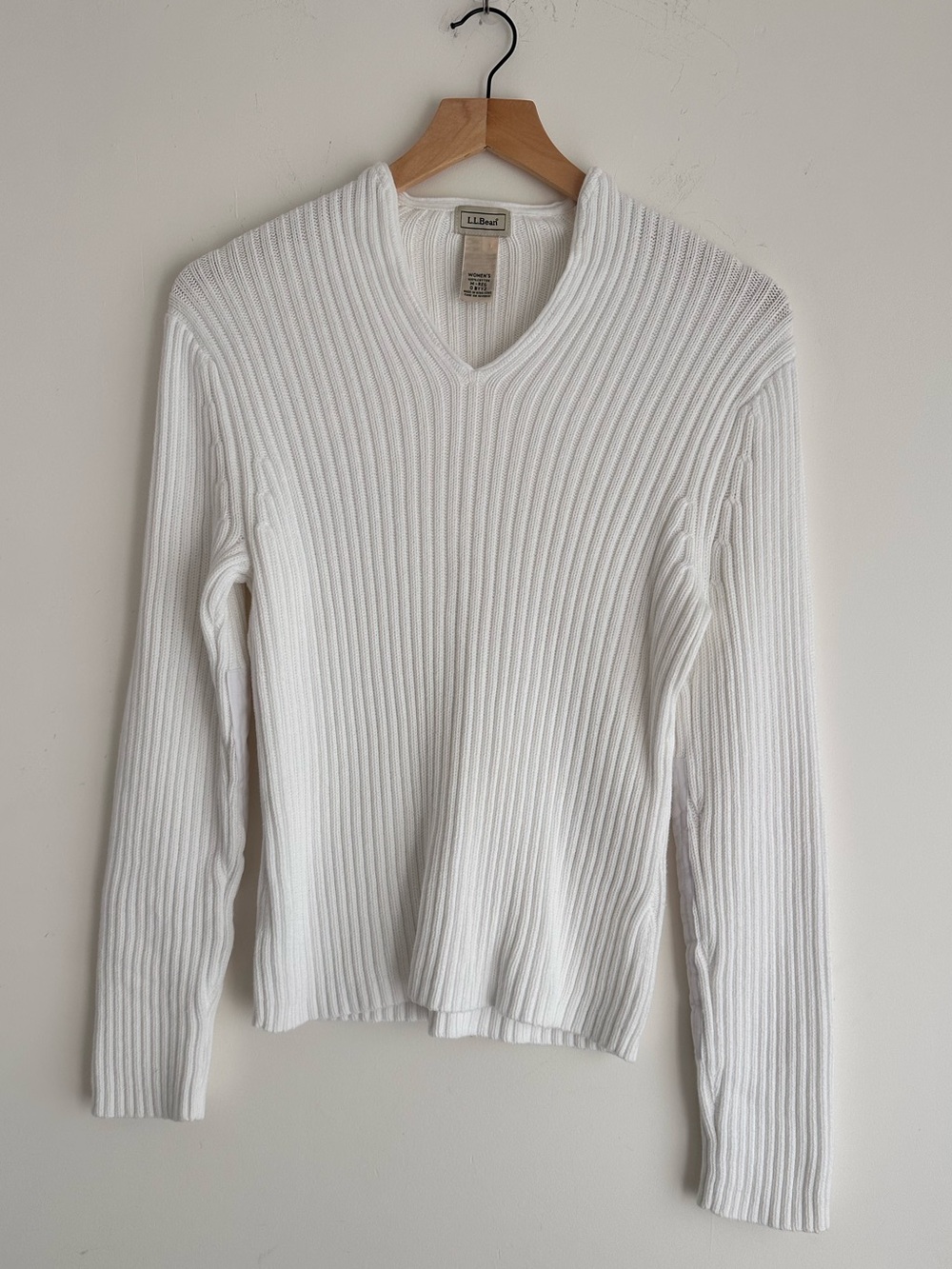 L.L.Bean Ribbed V-Neck Sweater in White Size Small Like New